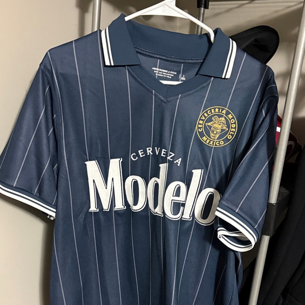 Abercrombie & Fitch Navy Striped Men's Jersey